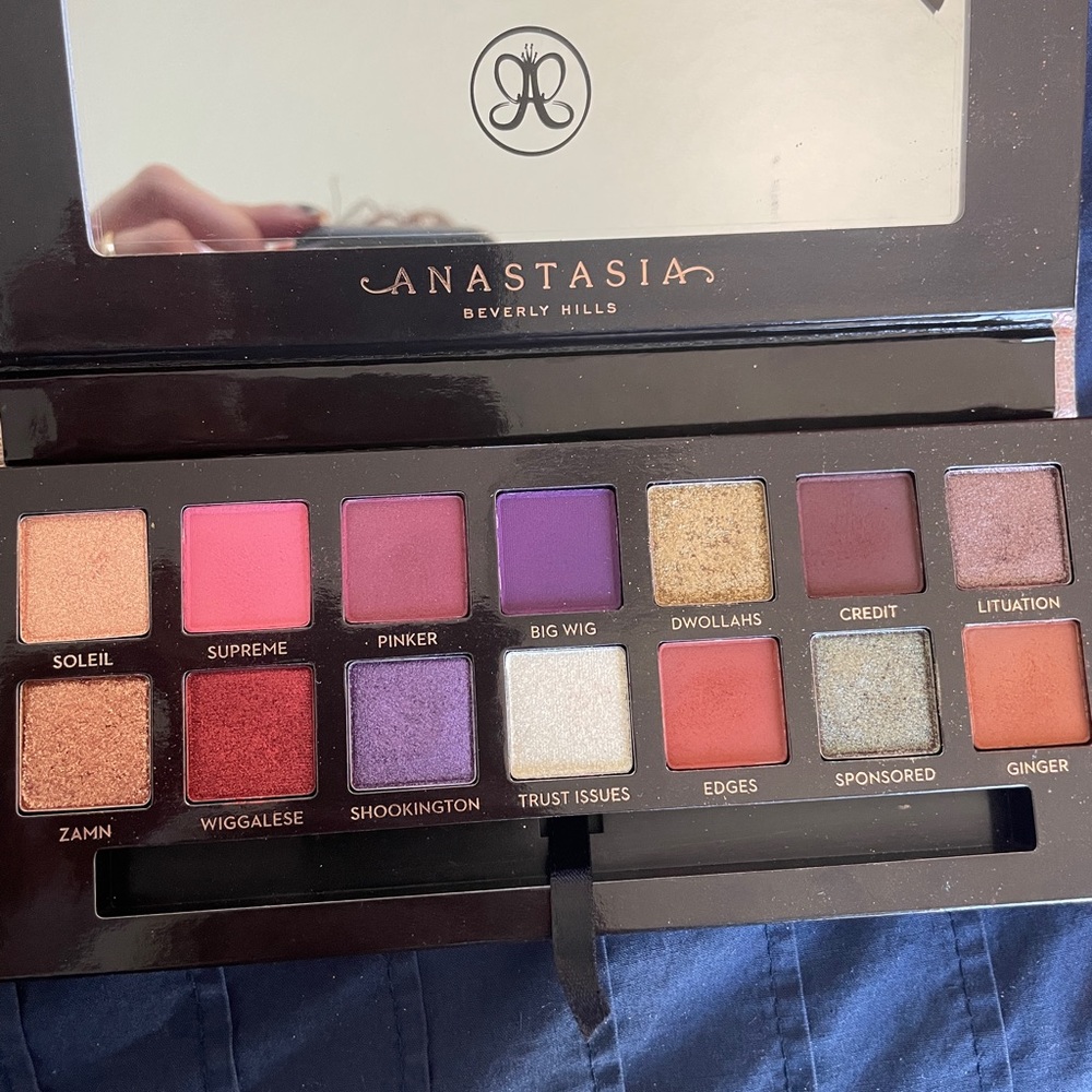 Jackie Aina palette
